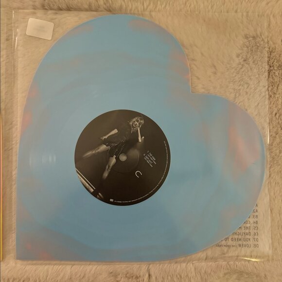 Taylor Swift - Lover Live From Paris - Heart Vinyl - Picture 3 of 5